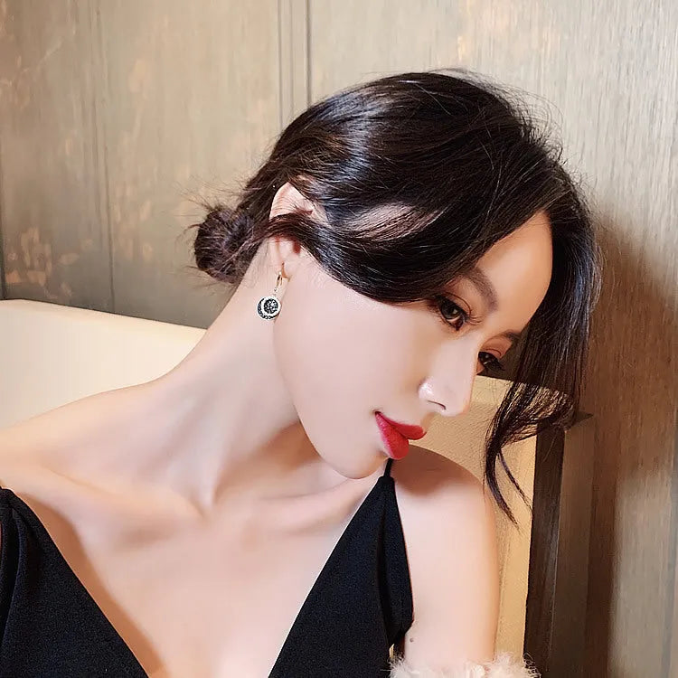 Black geometric round alloy earrings with 3.6cm drop length, retro Hong Kong style design
