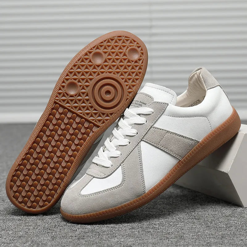 White Japanese-style retro unisex sneakers with low-top design and flat rubber sole