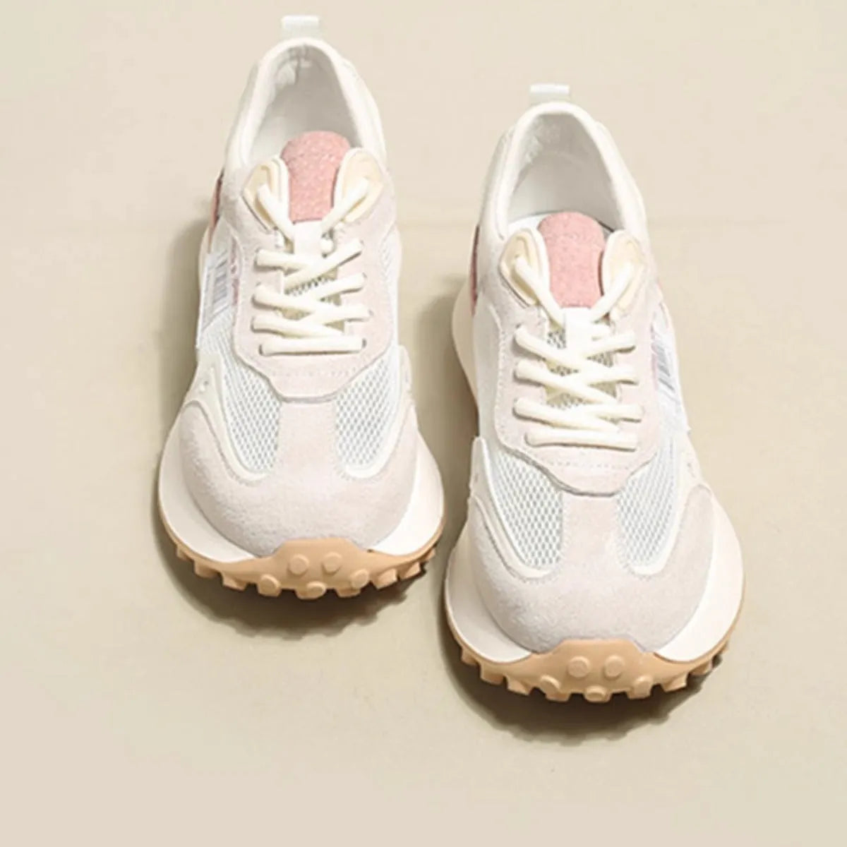 Women's low-top retro sneaker in grey with round toe, rubber sole, and shallow-cut design under 7cm.