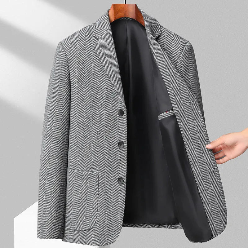 A man wearing a simple, solid-colour loose-fit suit coat for spring or autumn.