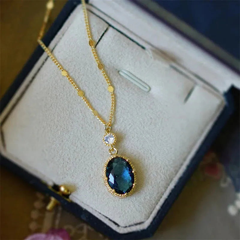 Gold geometric pendant necklace with French retro design and electroplated copper construction