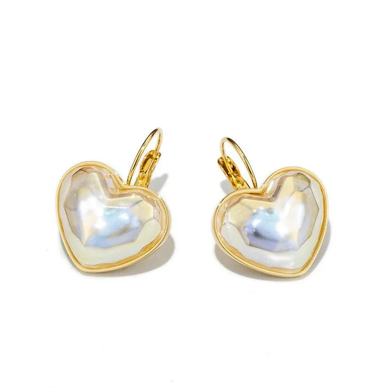 Gold-coloured women's ear clip with natural style design and alloy construction