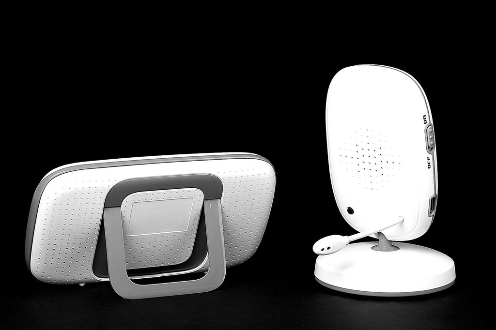 VB603 digital baby monitor showing handheld unit with 3.2" screen and separate camera with night vision