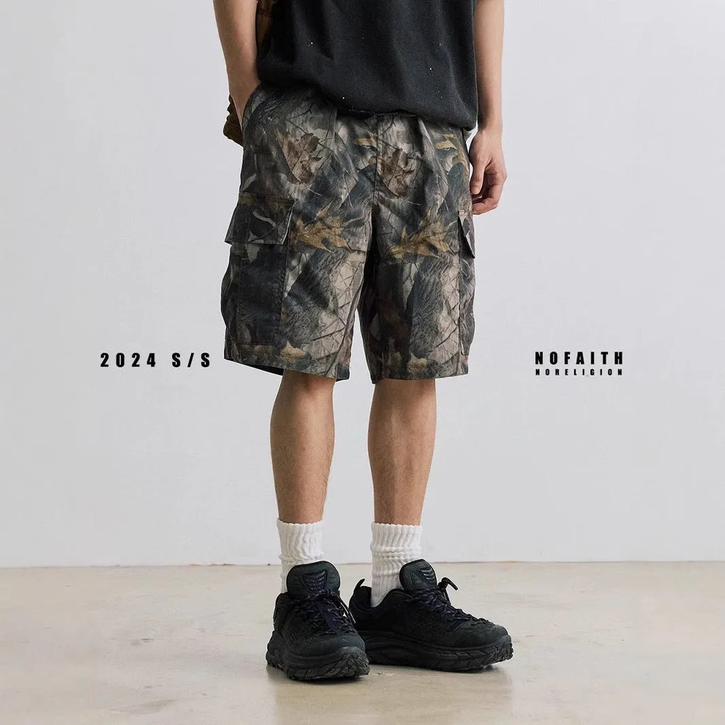 Loose casual straight-leg shorts in cotton denim with mid waist design and zip fly