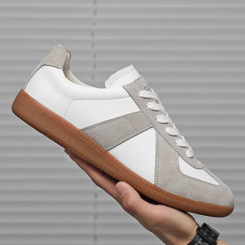 White Japanese-style retro unisex sneakers with low-top design and flat rubber sole