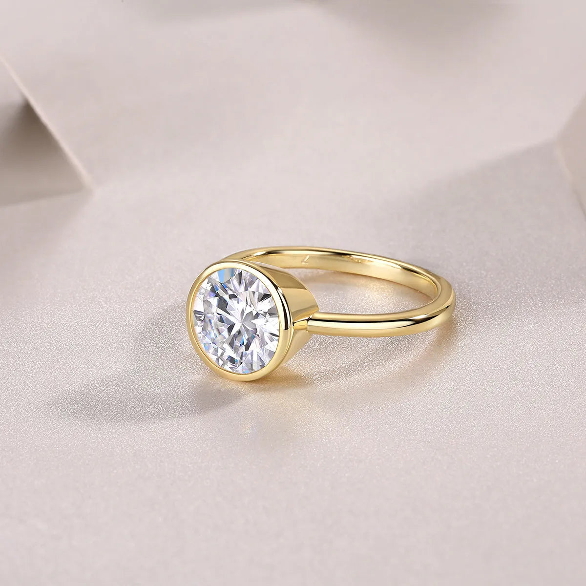 Time Foam gold-plated S925 silver diamond wedding ring set with round moissanite stone on gift box