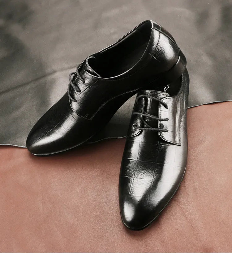 Men's black formal derby shoes with checkered cowhide vamp and pointed leather toe.