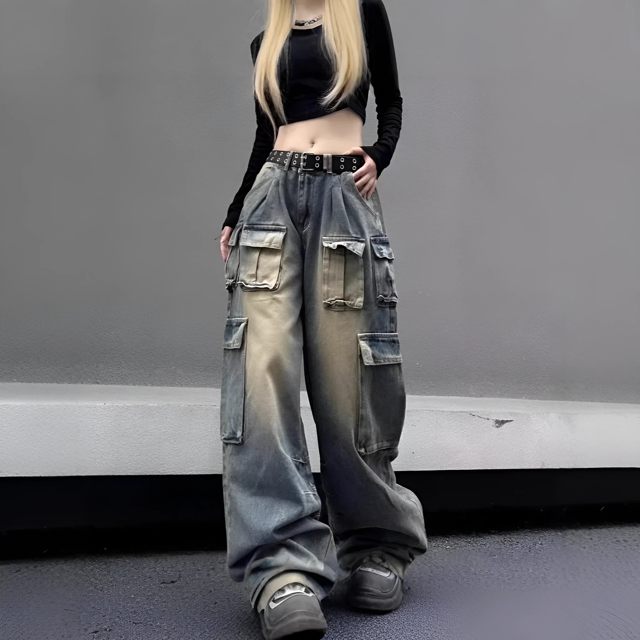 Multi-pocket loose distressed jeans in washed denim with straight-leg cut and tooling style pockets