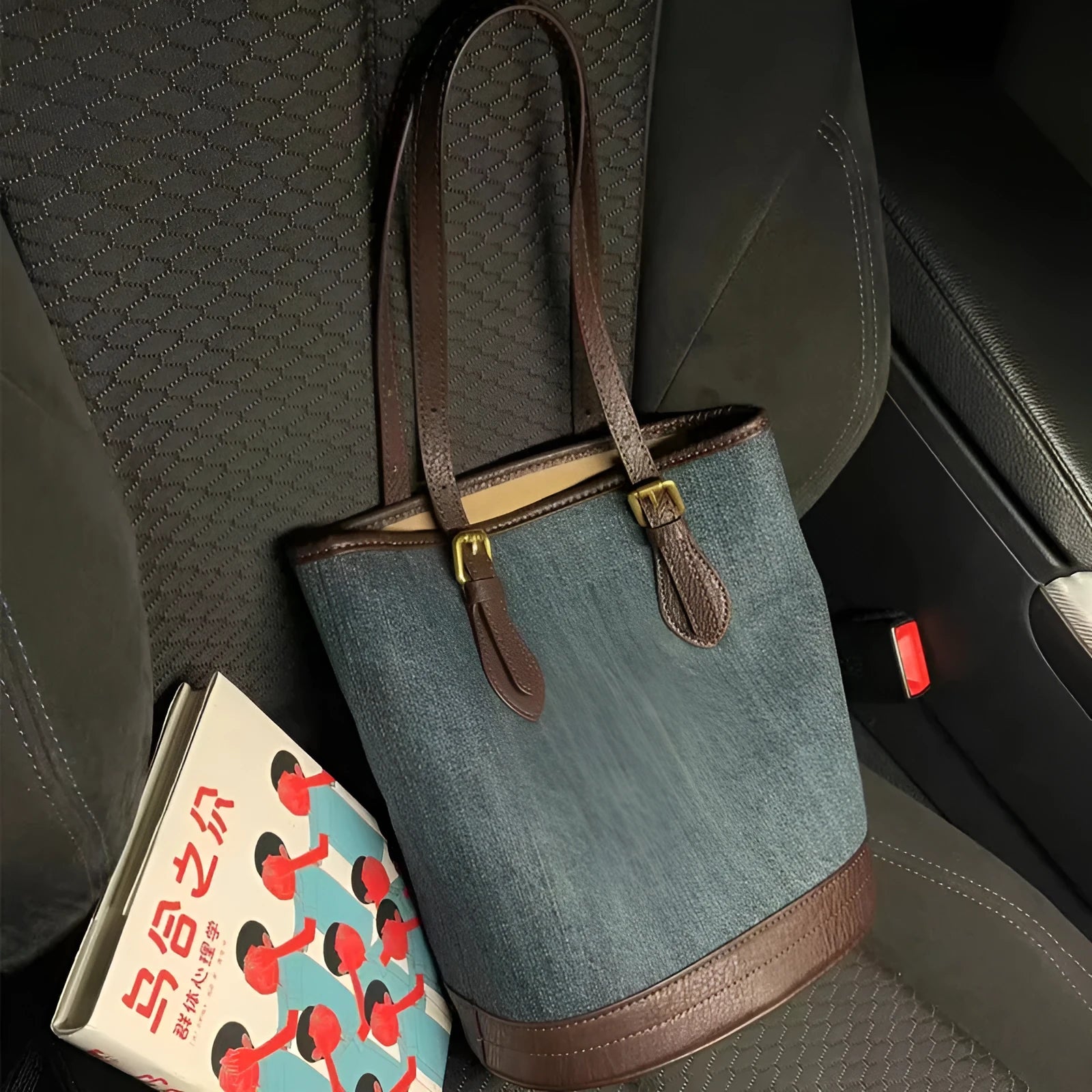 Denim patchwork one-shoulder bucket handbag with polyester construction