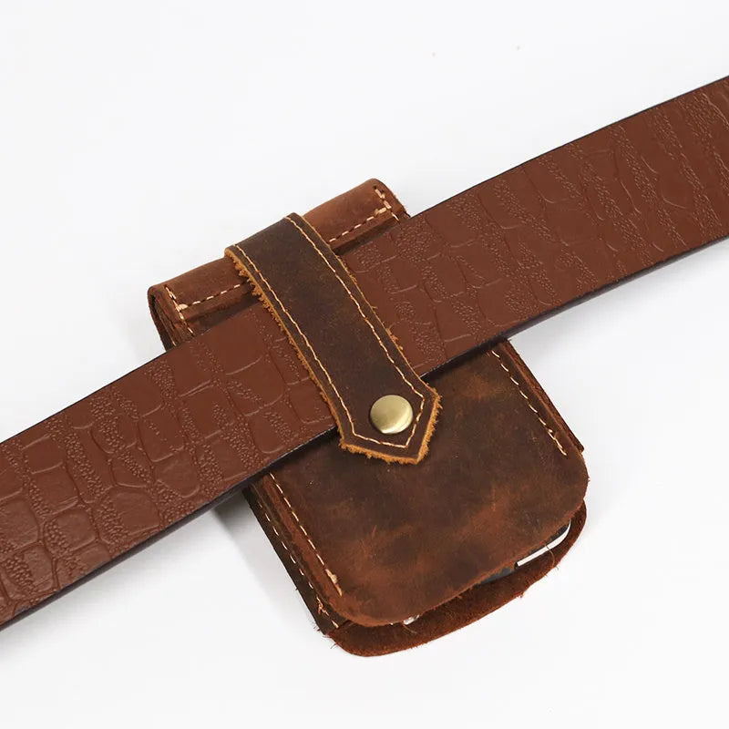 Crazy Horse leather key case in dark brown with keys inserted, measuring 7 cm by 11.5 cm