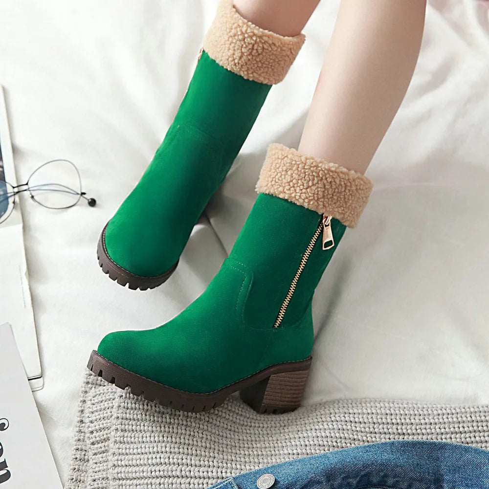 Ankle-high snow boots with waterproof rubber soles and plush lining in four colour options