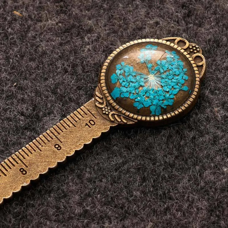 Handmade dried flower gypsophila ruler bookmark measuring 12 cm with lace flowers, daffodils, and clovers