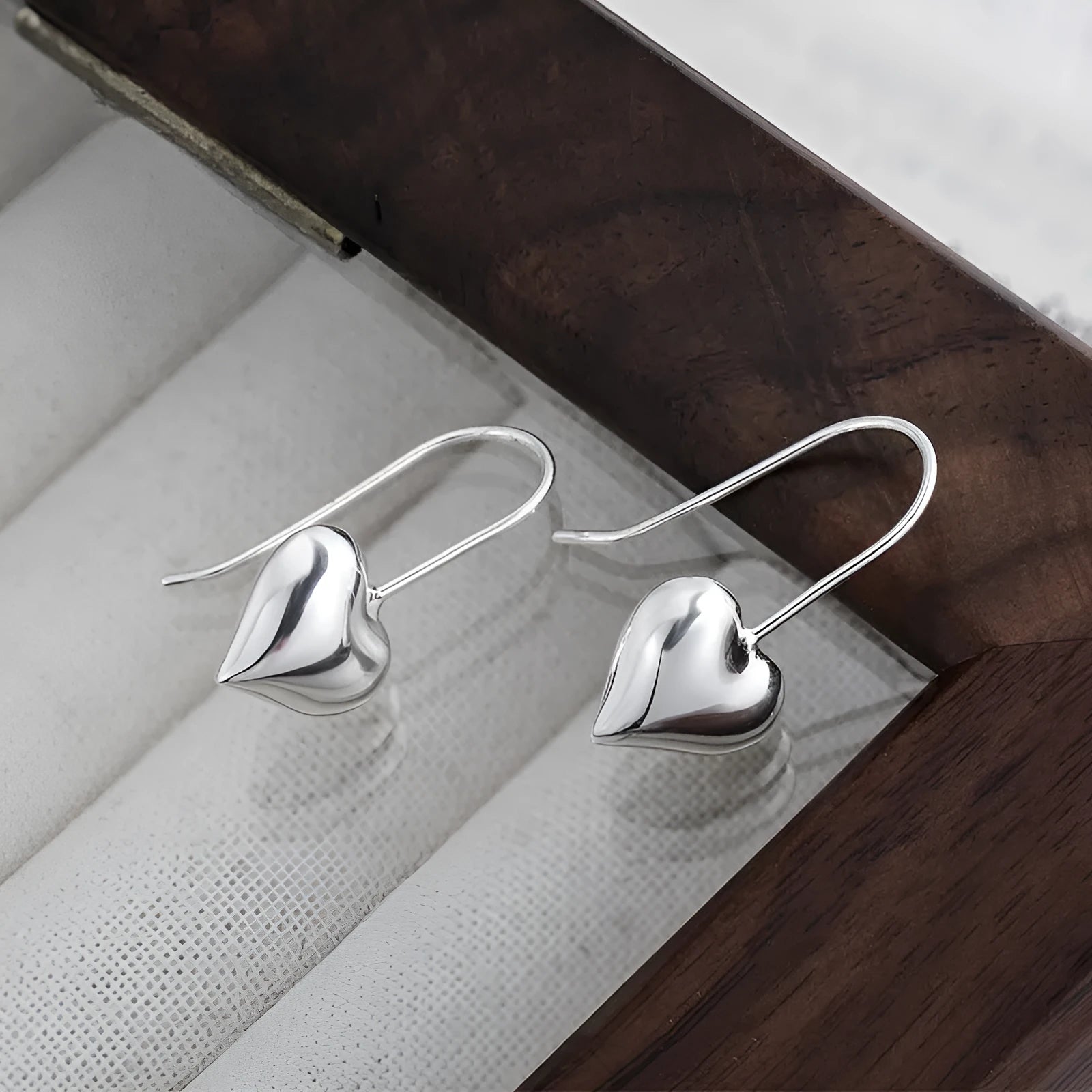 Women's silver heart-shaped earrings with glossy three-dimensional Korean-style design