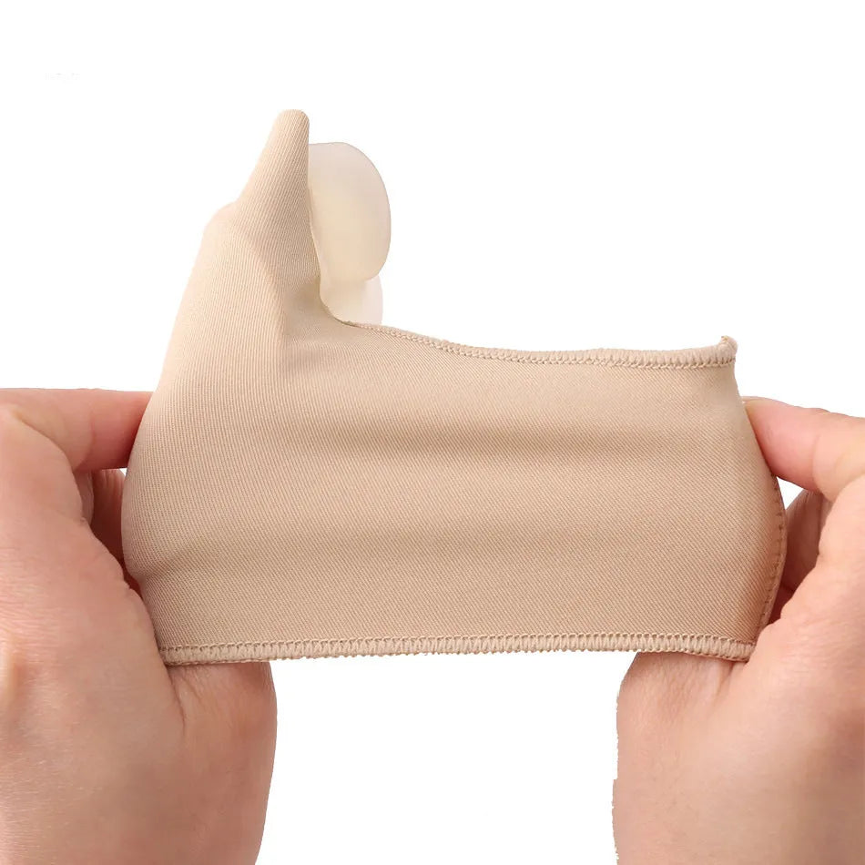 Corrective toe socks with silicone gel bunion pad and toe separator in sizes S, M, L.