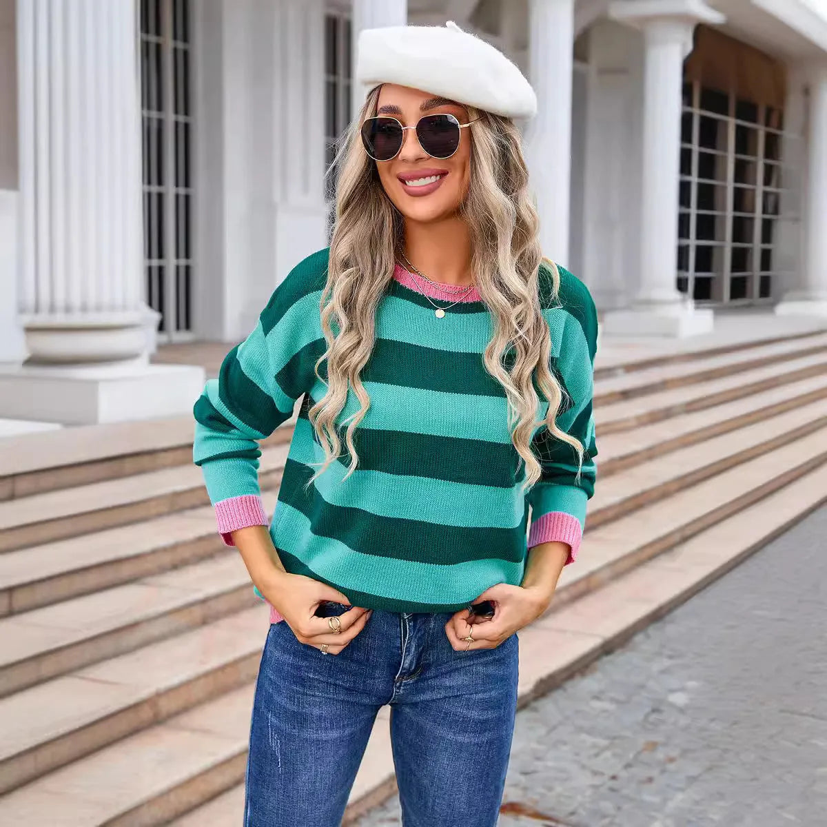 Women's patterned acrylic sweater in loose fit with round neck and long sleeves