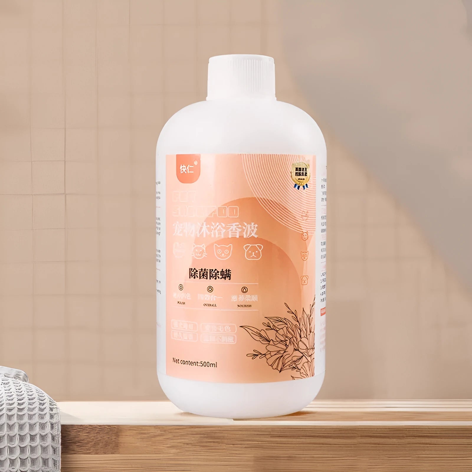 500ml bottle of antibacterial anti-mite pet shower gel with deodorant and anti-itch formula