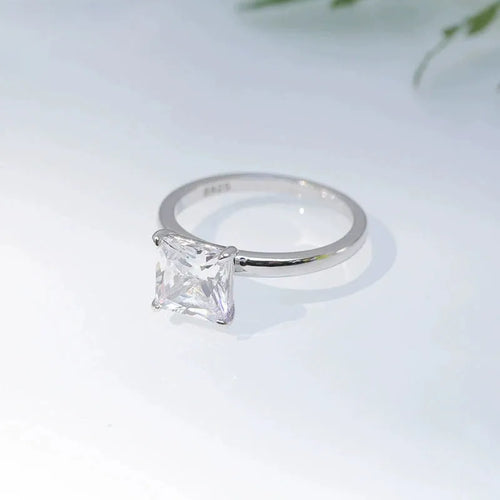 Simple geometric round sterling silver ring for women, shown in silver, gold and rose gold colour options.