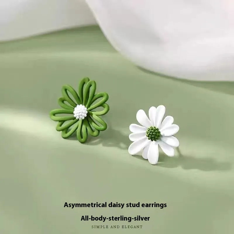 Cartoon-style flower stud earrings in blue-orange, white-green, or yellow-white two-tone colour combinations