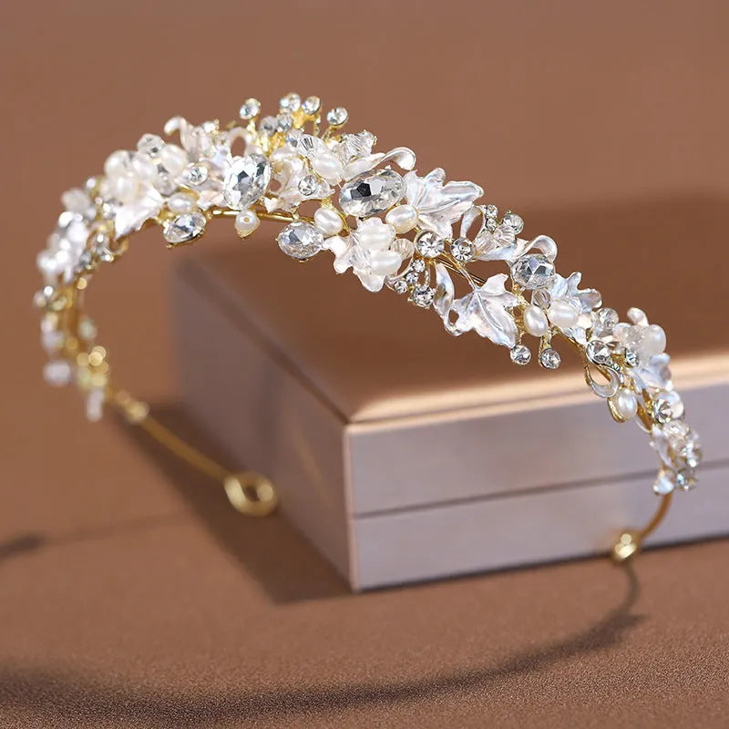 Gold and silver alloy pearl crown headdress for women's weddings and formal events.