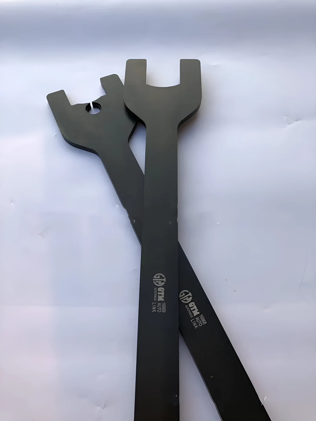 Land Rover fan wrench set showing 36mm and 40mm alloy steel spanners for automotive repair