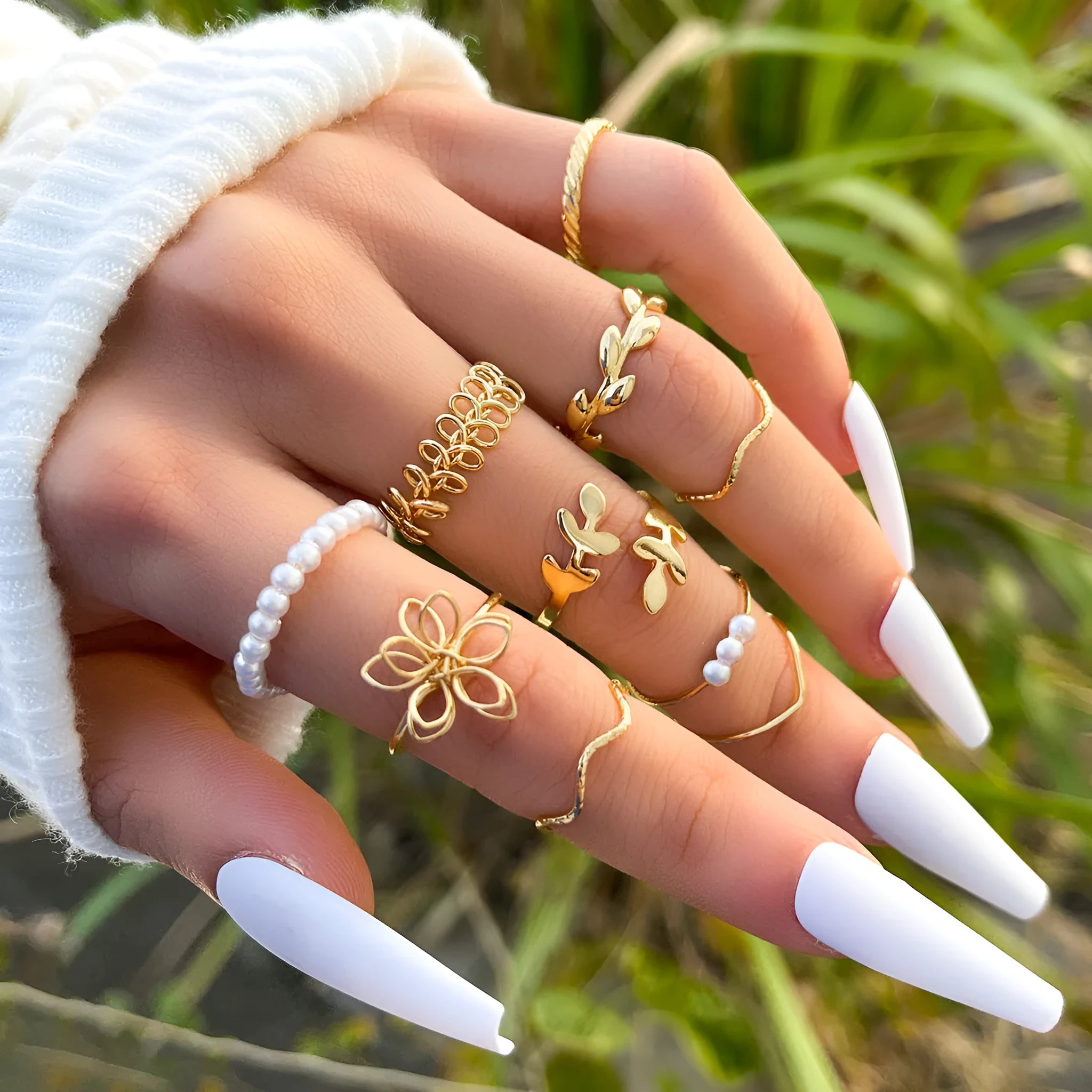 Women's gold openwork flower ring set with glossy electroplated finish