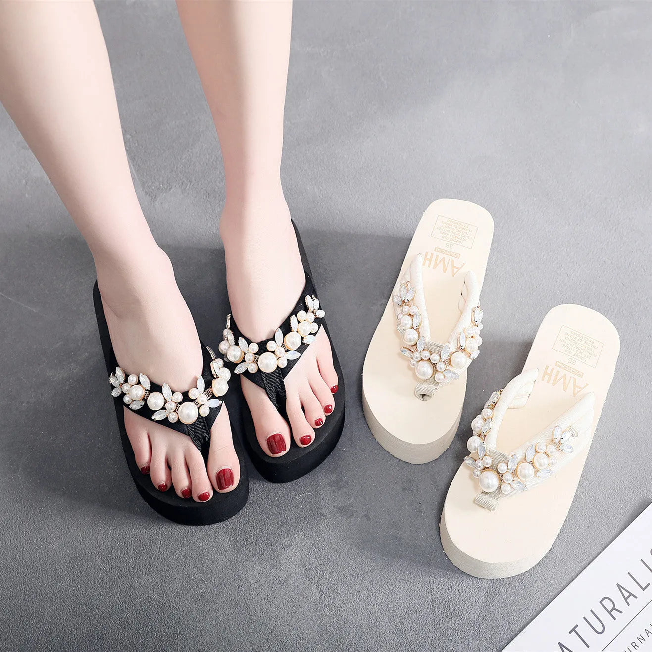 Women's high-heeled flip-flops in cotton cloth, available in black and beige colours