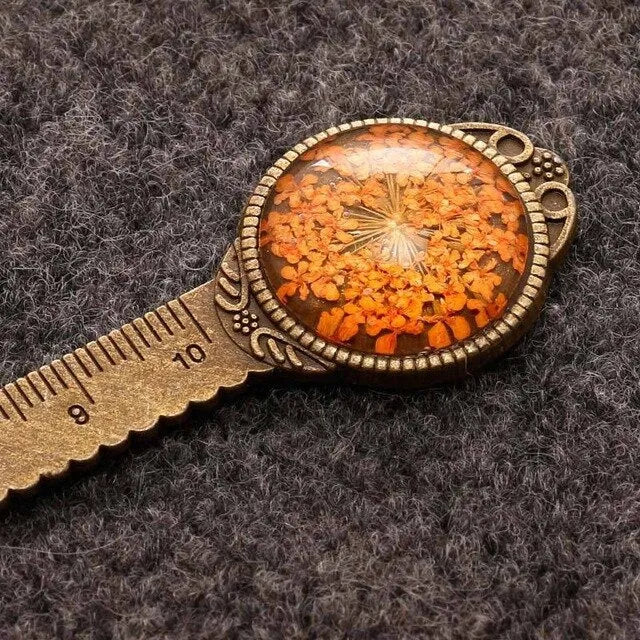 Handmade dried flower gypsophila ruler bookmark measuring 12 cm with lace flowers, daffodils, and clovers