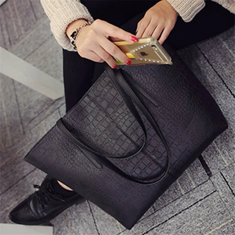 Simple black and grey EuropeShoulder Bag fashion handbag for spring and summer.
