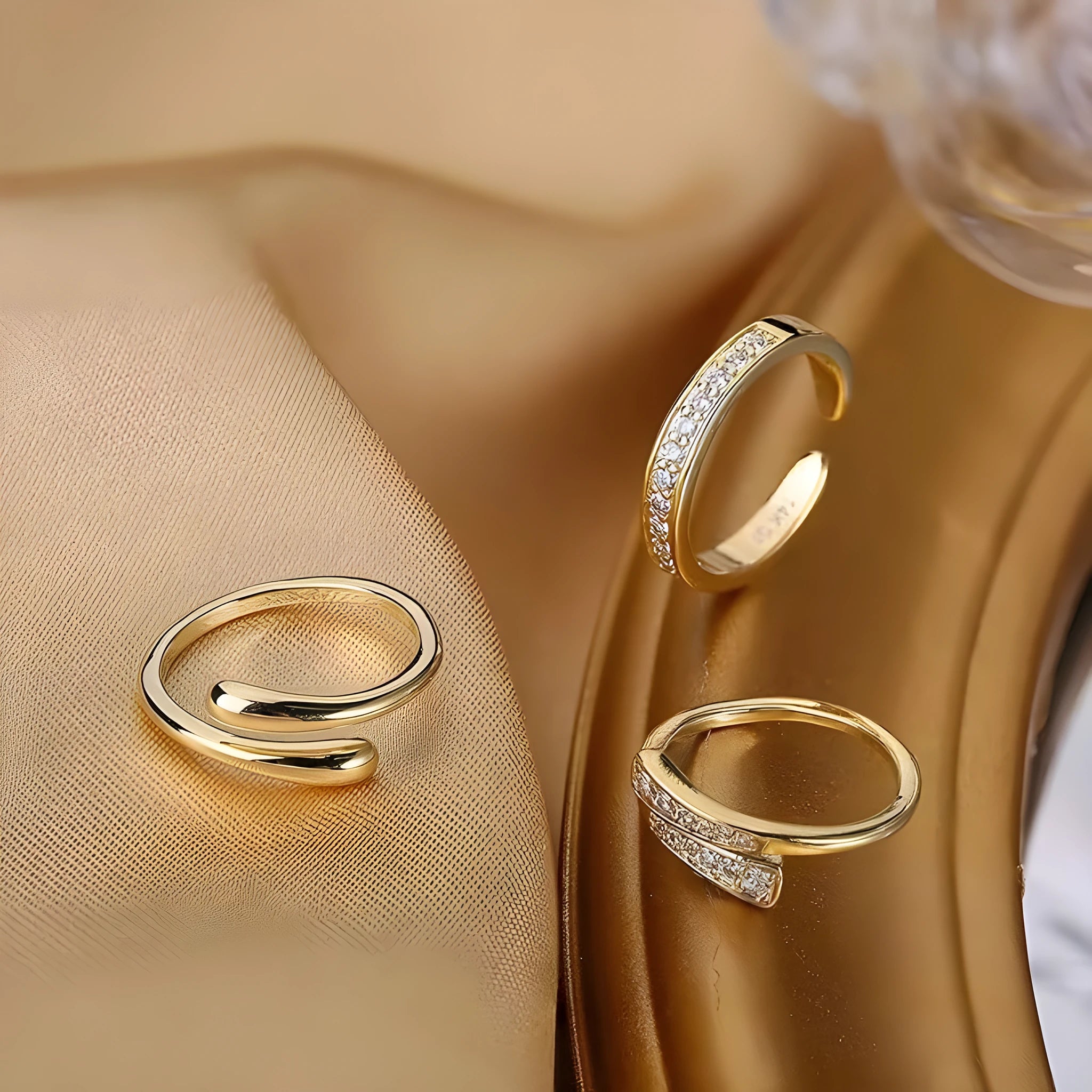 Geometric gold plated toe ring with rhinestone or water drop decoration on toe