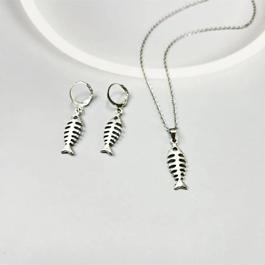 Retro fishbone pendant necklace and earrings set with adjustable O-chain in alloy construction