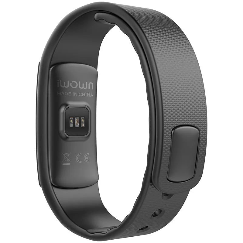 I6 smart sports bracelet with 0.96 inch touch screen in black or green colour on wrist