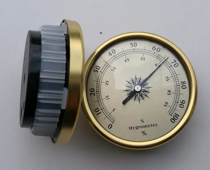 Silver analogue thermometer and hygrometer with aluminium dial and ring for indoor outdoor use