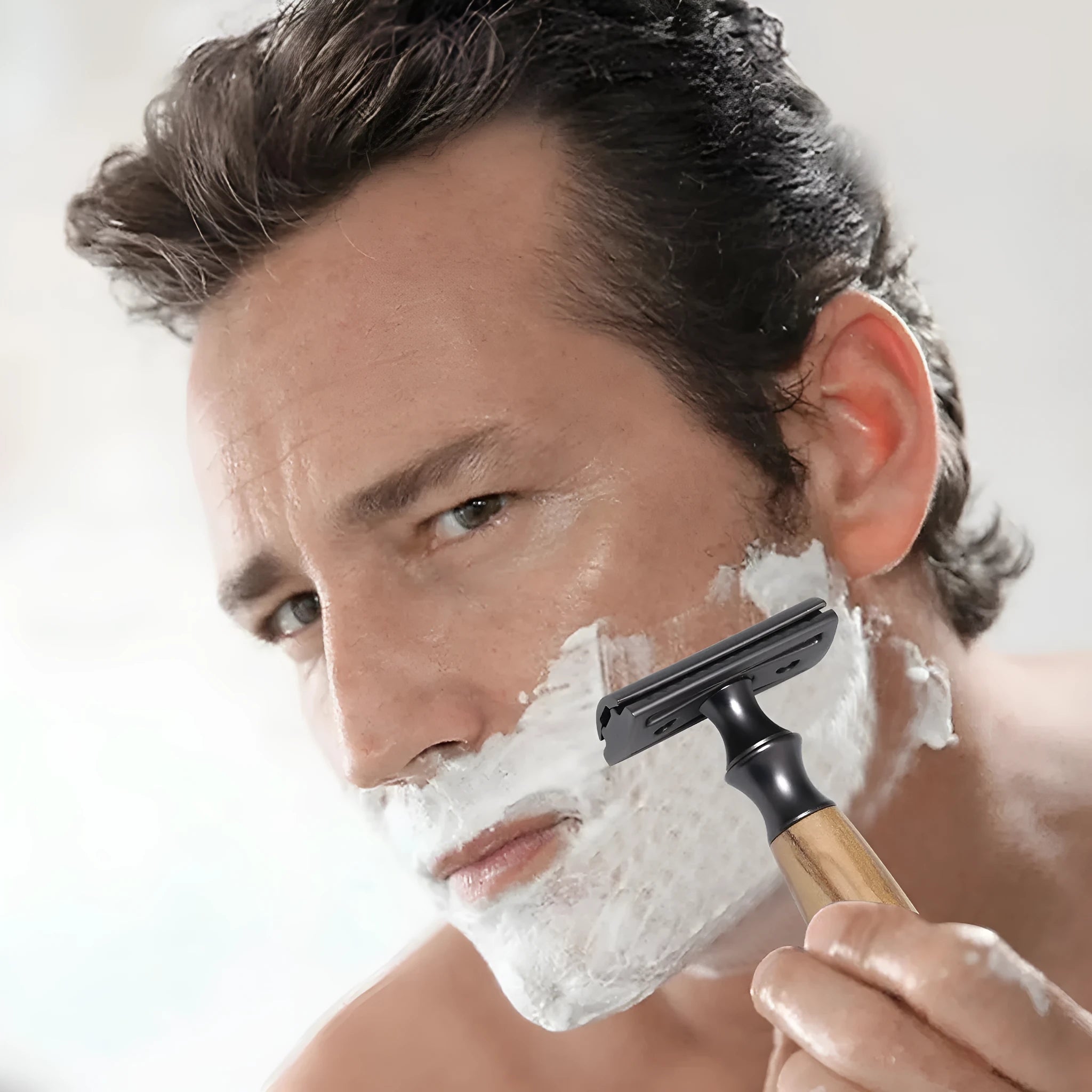 Men's copper safety razor with olive wood handle and aluminium alloy razor holder