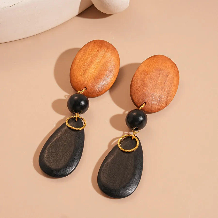 Pair of wooden retro-style ellipse earrings in silver needle-brown-black colour.