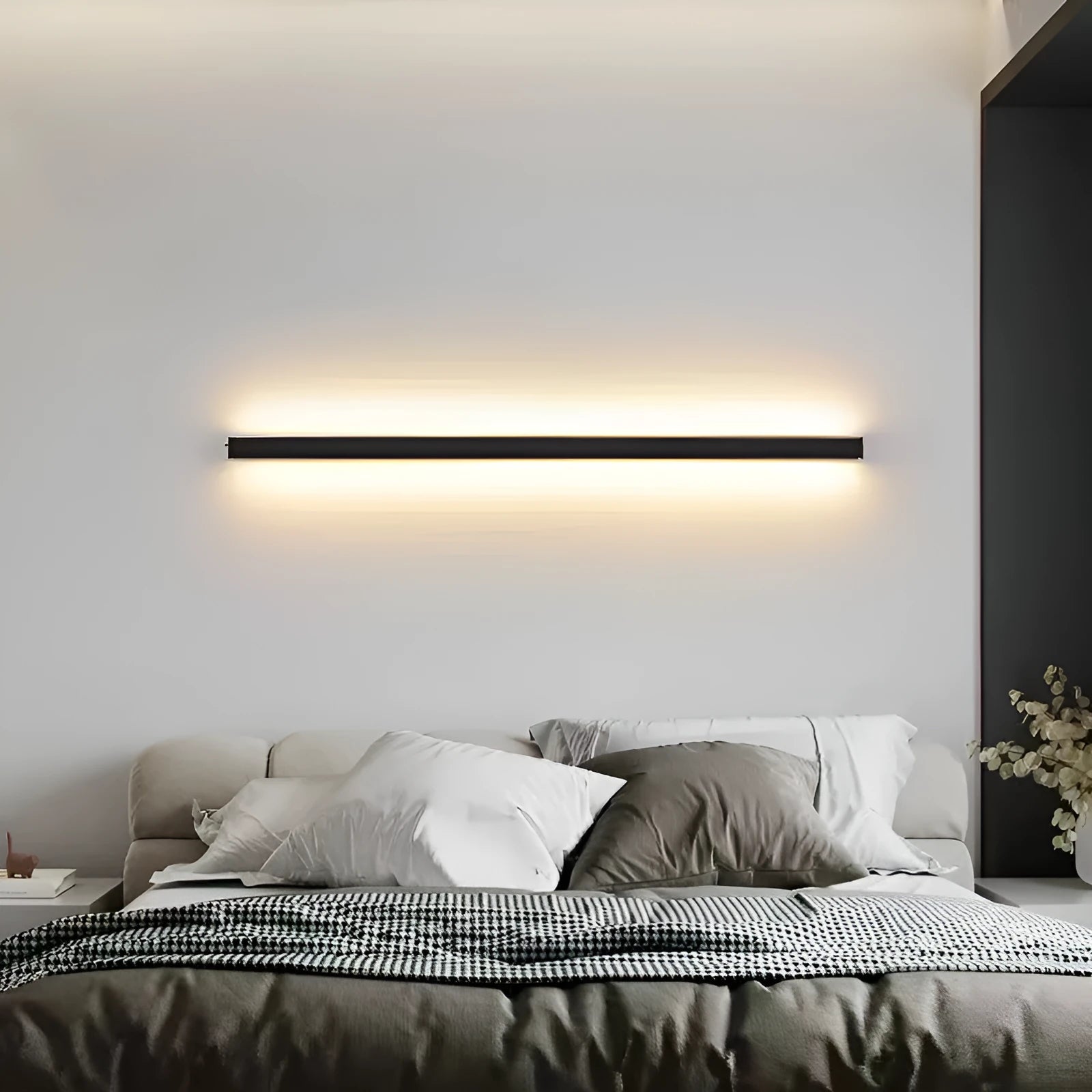 80cm long black aluminium LED wall lamp with touch control for three light colours