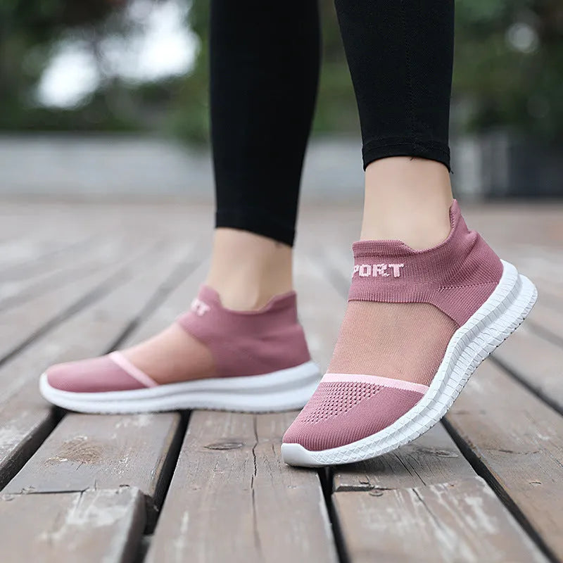 Breathable flyknit sports sock shoes in khaki colour with lace closure and MD sole