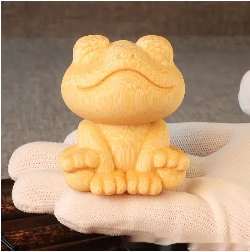 Solid bamboo smiling frog carving ornament measuring 5cm height with 4.5cm diameter