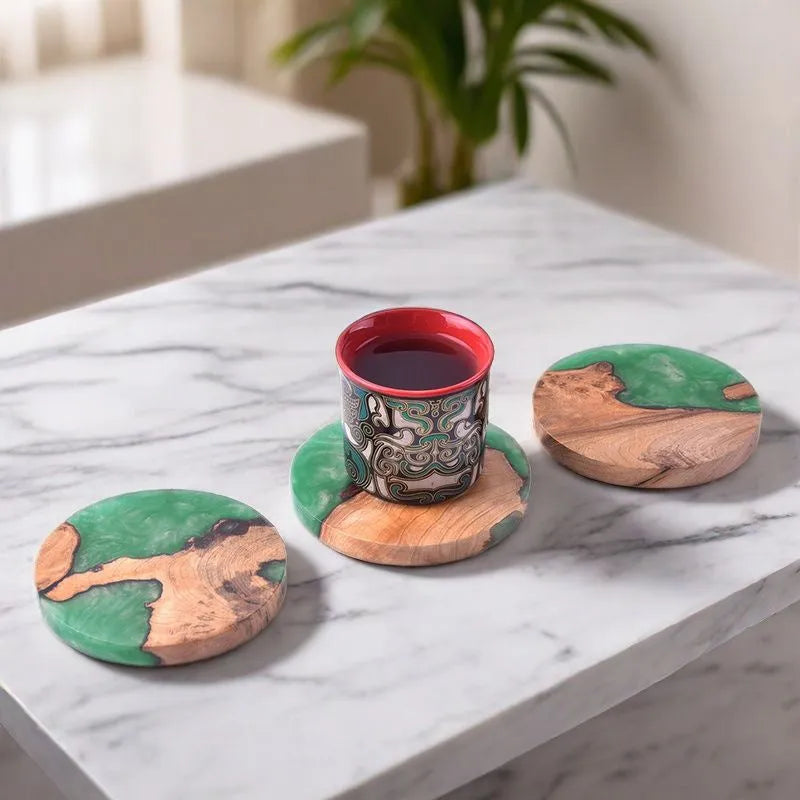 Nordic style wooden coaster with heat insulation resin in green, round tumour design.