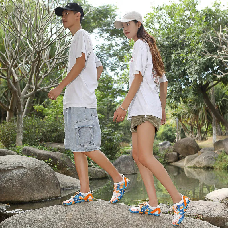 Quick-drying lace-up beach shoes in various colours with mesh upper and rubber sole