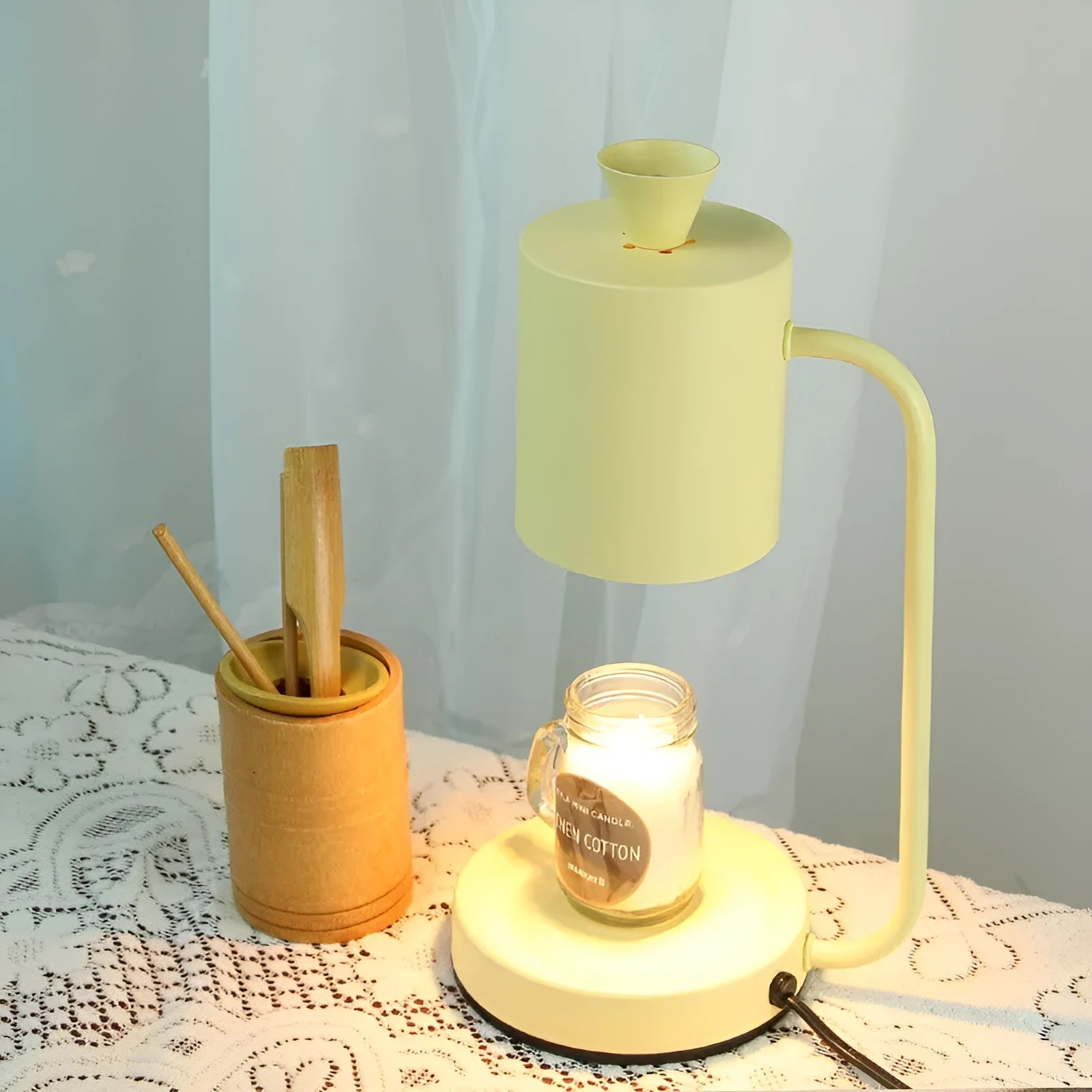 European-style aromatherapy melting wax lamp with dimmer switch in white or yellow colour options