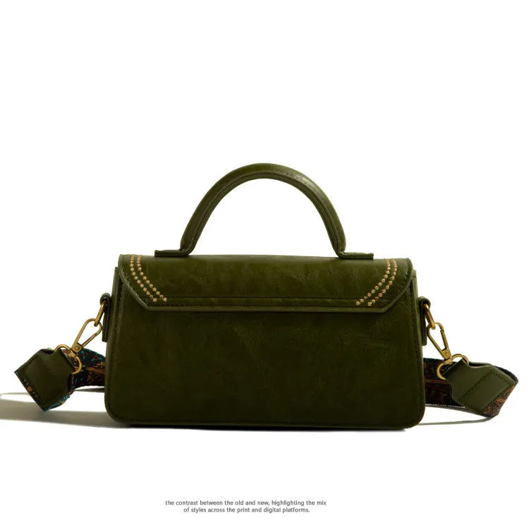 Women's retro messenger bag in PU leather with internal phone and file pockets in black colour