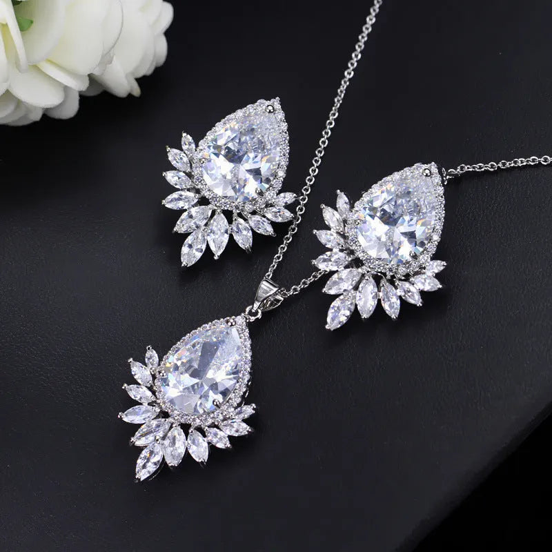 Complete bridal jewellery set on a AAA chain in blue, red, and white colour options for formal dinners.