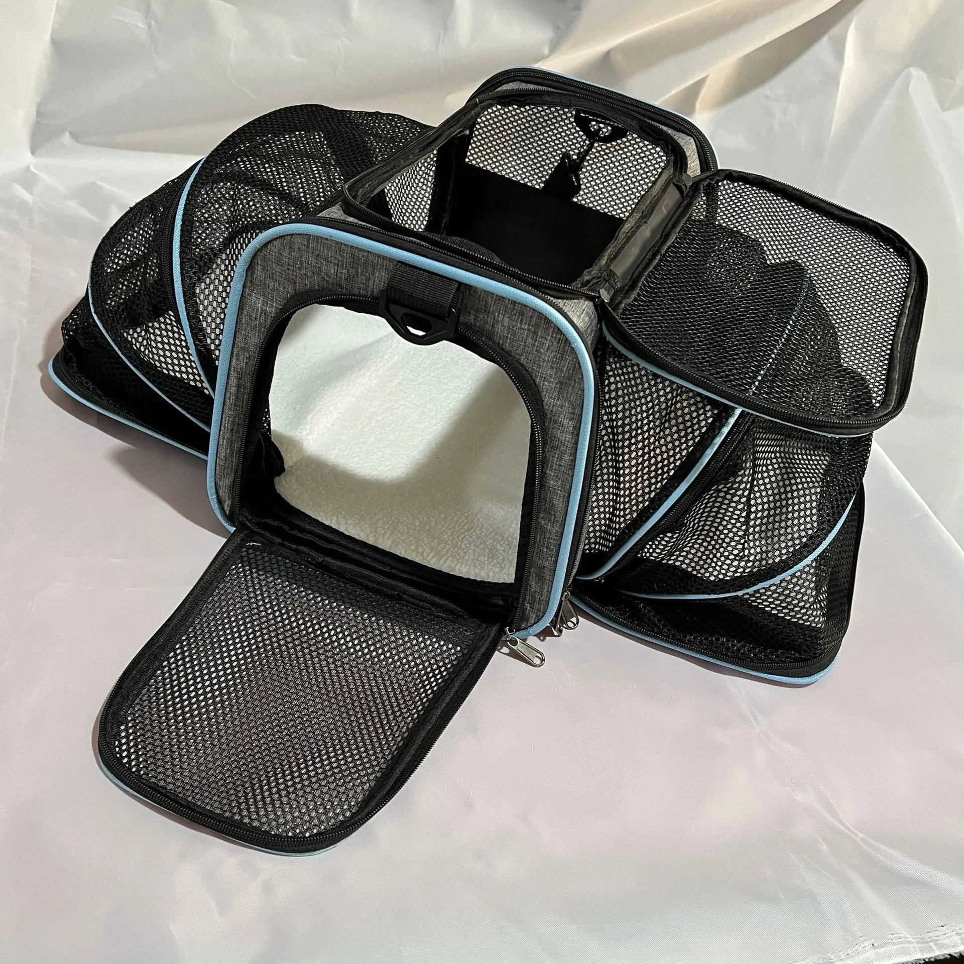 Solid colour cat carrier bag in 600D cation fabric available in large or small size