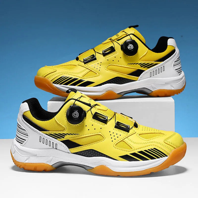 Unisex casual sneakers in round-toe design with microfiber and fabric upper