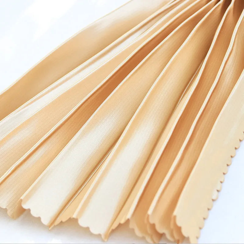 Auto retractable car sun curtain in thick opaque cloth with roller shutter mechanism