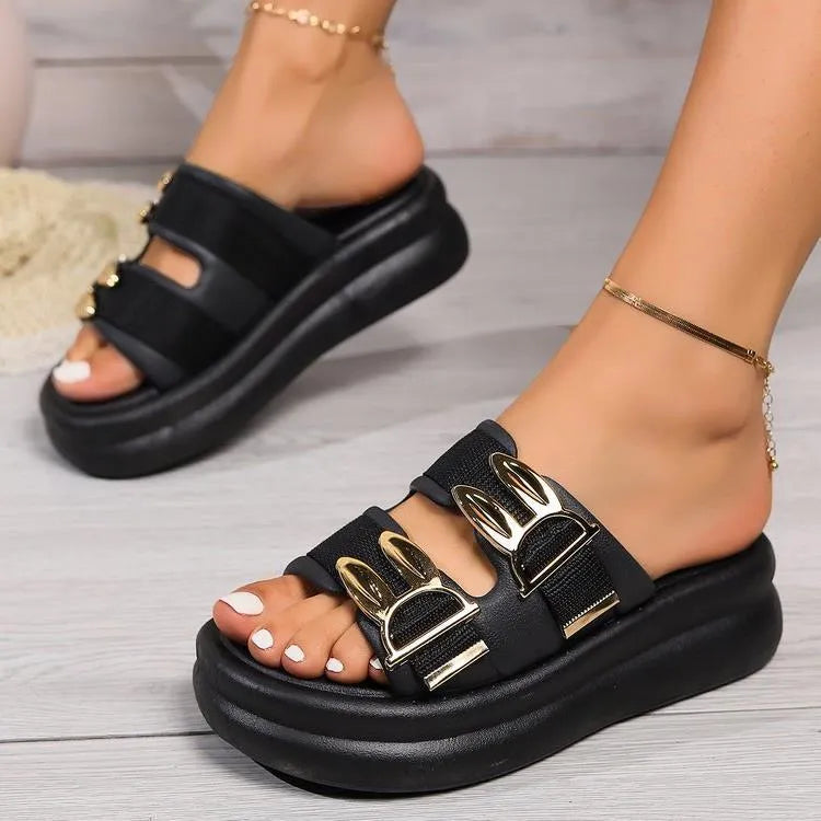 Women's thick bottom slippers in suede with rubber sole available in three colours