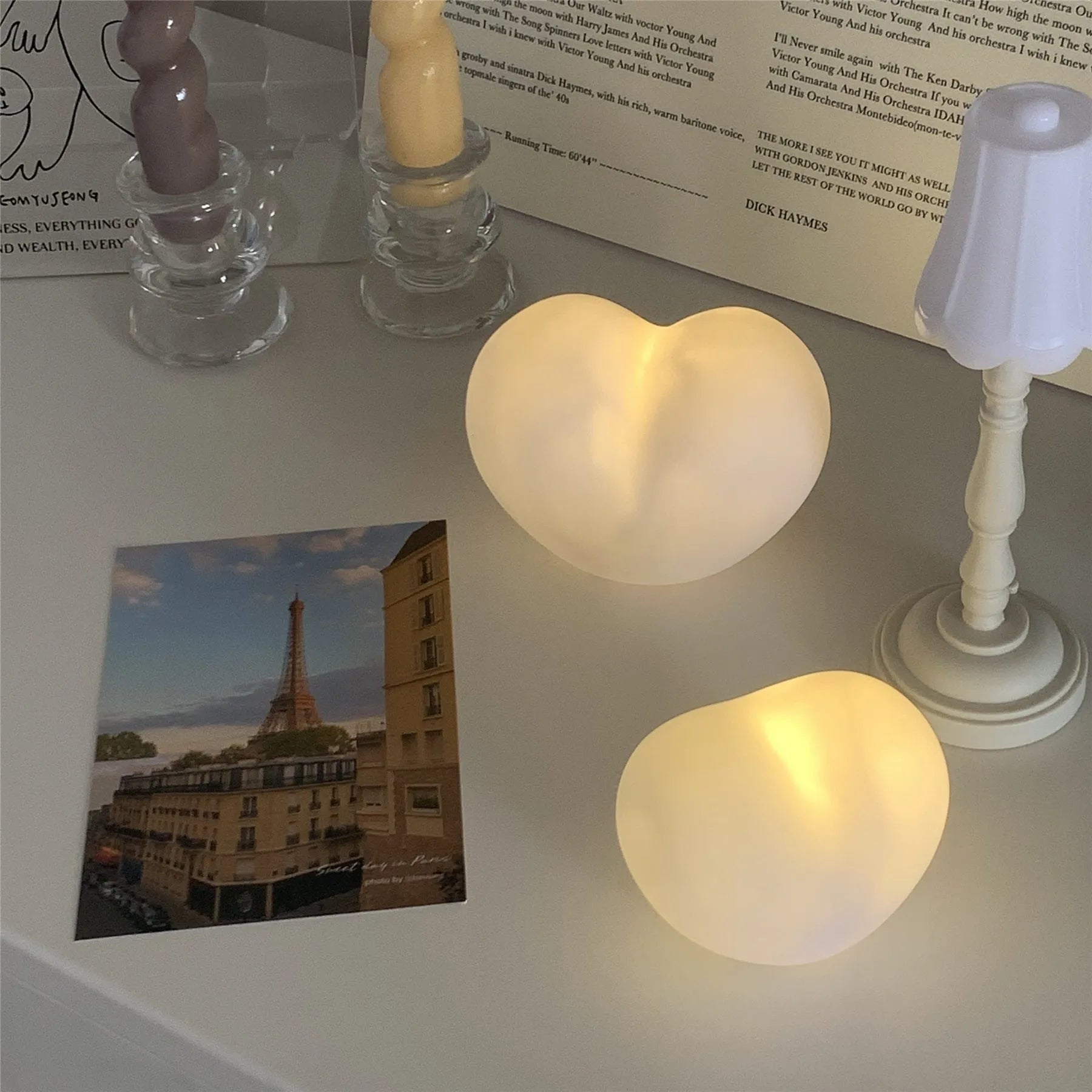 White and pink vinyl atmosphere lamps showing small and large size options with battery power
