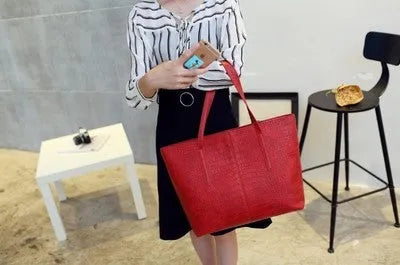 Simple black and grey EuropeShoulder Bag fashion handbag for spring and summer.