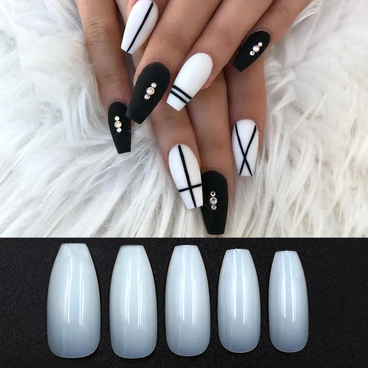 500 transparent and natural coloured ABS false nails in ten sizes, packaged in small bags.
