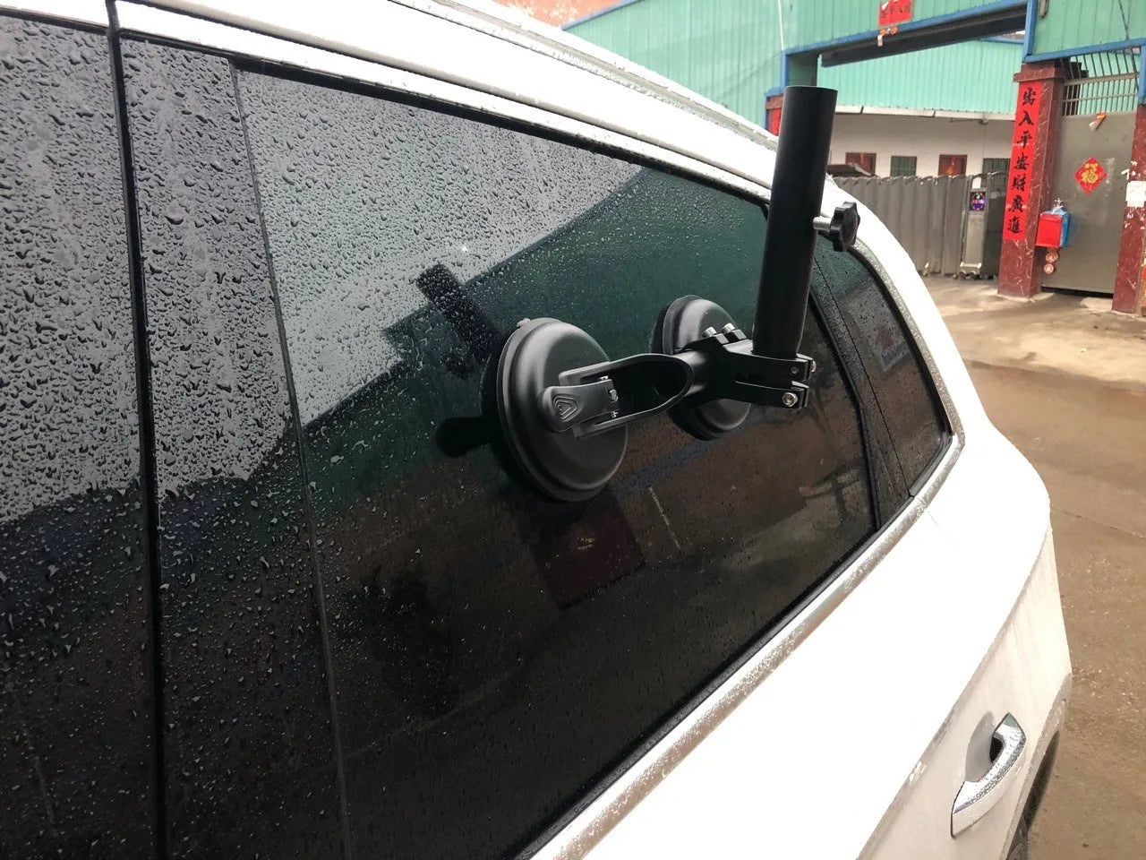 Black off-road vehicle flagpole sucker base with round suction cup and rubber disc